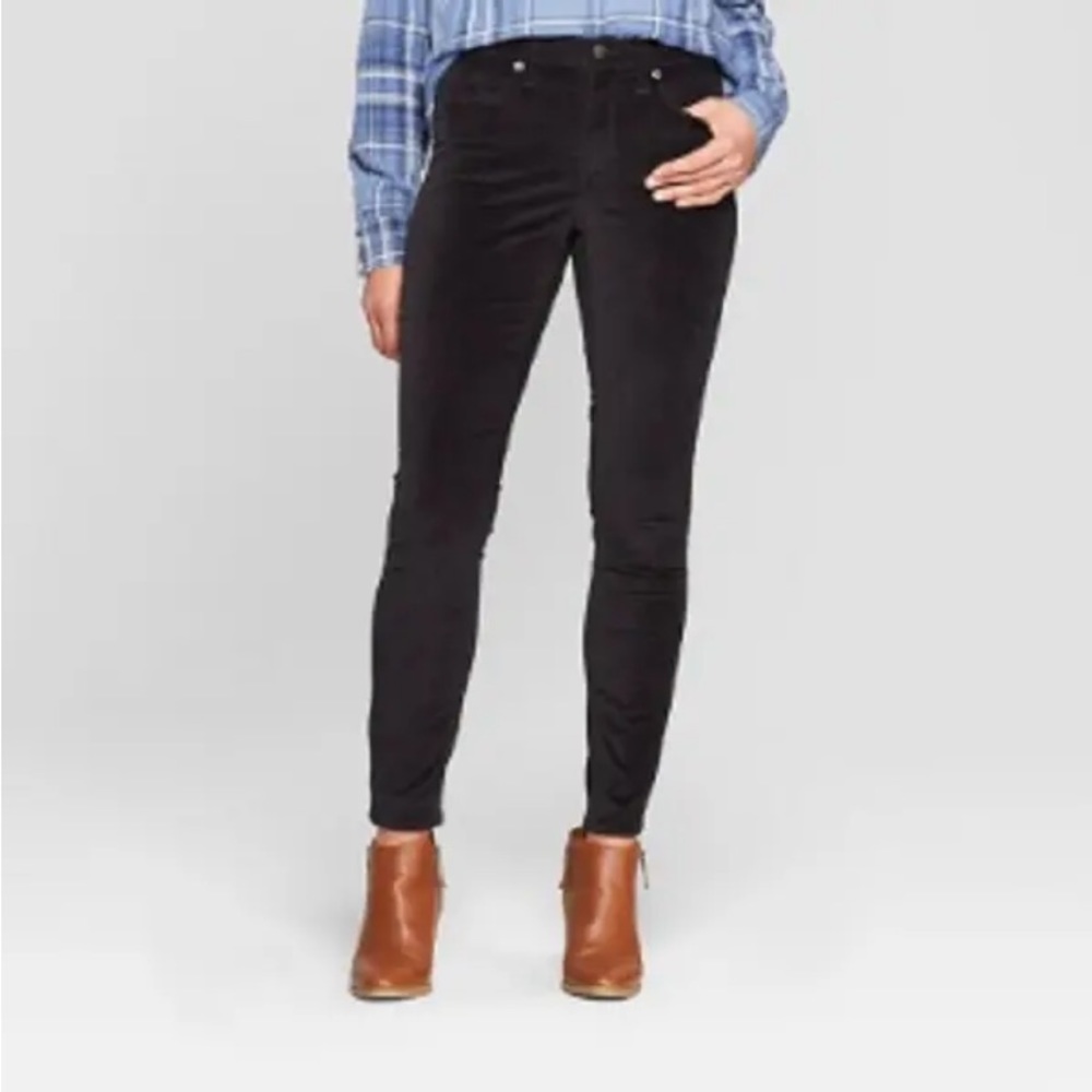 NWT Universal Threads Black Velvet High rise skinny pants Sz 6 28R